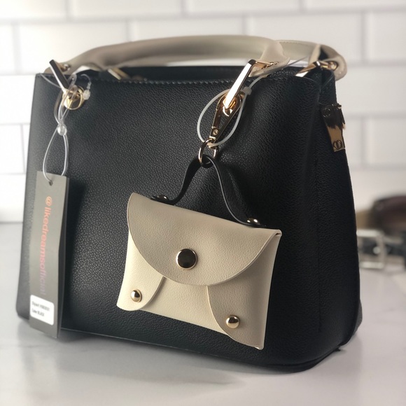 Medium Black Purse, Oscar De La Renta Shades, Belt - Picture 3 of 7